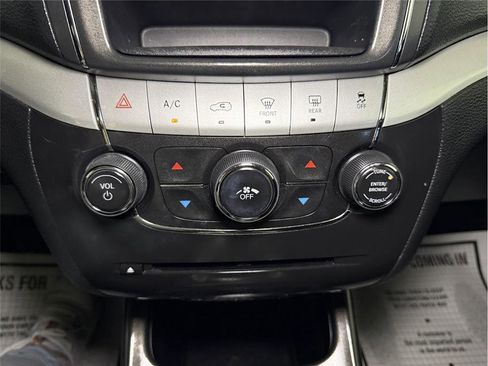 Used 2019 Dodge Journey SE image 39