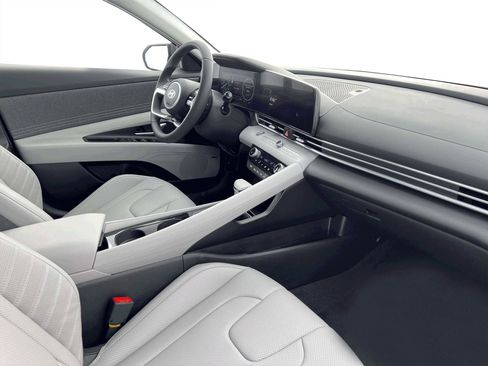 New 2024 Hyundai Elantra Limited image 15