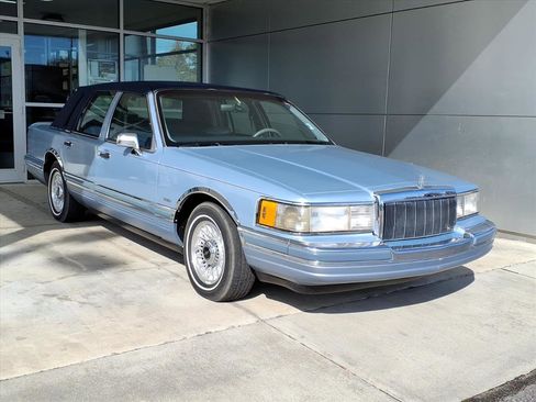 Used 1990 Lincoln Town Car Cartier image 1