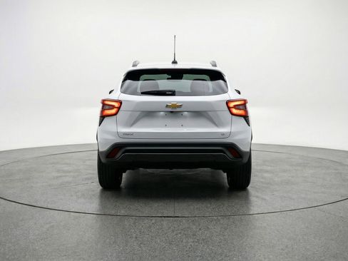 Used 2025 Chevrolet Trax LT FWD image 7
