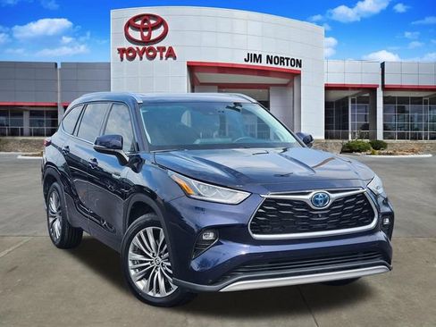 Used 2021 Toyota Highlander Platinum FWD image 1