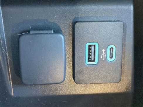 Used 2021 Ford Explorer XLT w/ Equipment Group 202A image 22