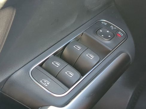 Used 2025 Mercedes-Benz GLA 250 image 10