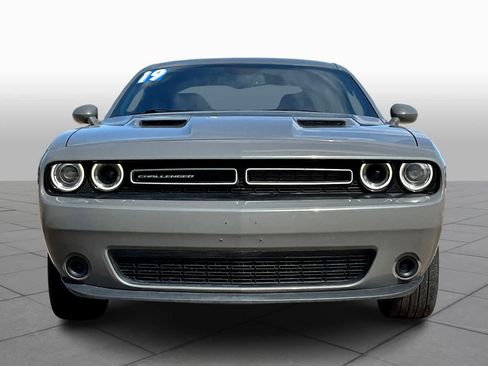 Used 2019 Dodge Challenger SXT RWD image 3