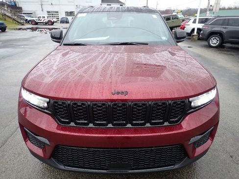 New 2025 Jeep Grand Cherokee Limited w/ MOPAR Finishing Package AWD/4WD image 10