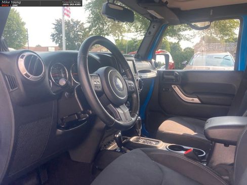 Used 2014 Jeep Wrangler Unlimited Sahara w/ Connectivity Group AWD/4WD image 21