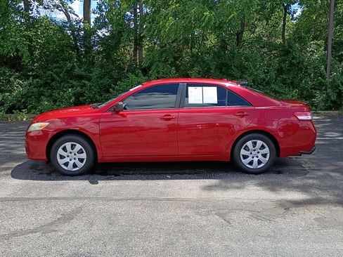 Used 2010 Toyota Camry LE FWD image 6