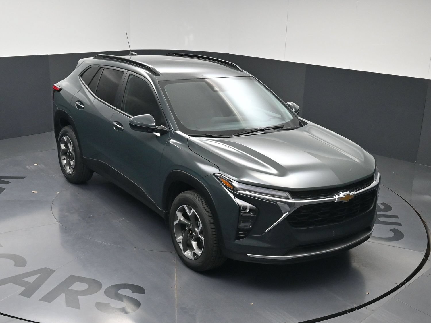 Used 2026 Chevrolet Trax LT w/ LT Convenience Package FWD image 32