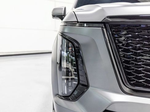 Used 2026 Cadillac Escalade V w/ LPO, Onyx Lite Package AWD/4WD image 8