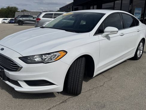 Used 2018 Ford Fusion SE FWD image 4