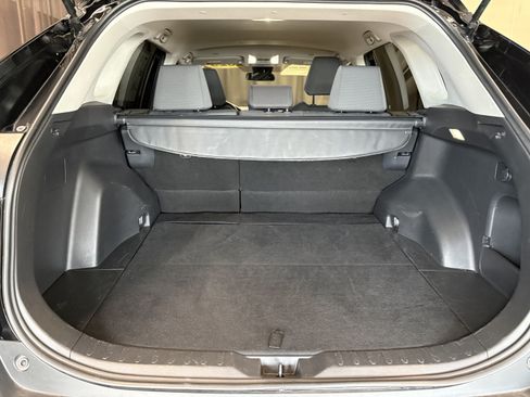 Used 2025 Toyota RAV4 XLE FWD image 31