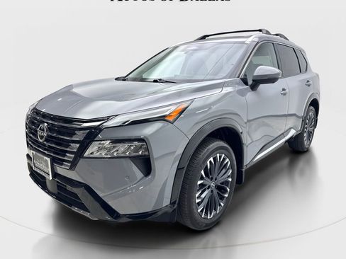 Used 2025 Nissan Rogue Platinum w/ Tech Package image 2