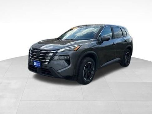 Used 2024 Nissan Rogue SV image 3