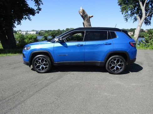 Used 2025 Jeep Compass Limited AWD/4WD image 4