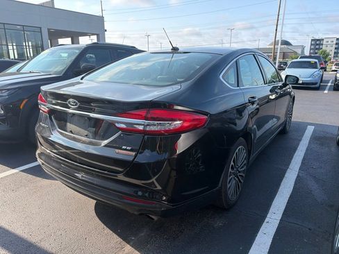 Used 2017 Ford Fusion SE w/ Fusion SE Technology Package FWD image 3