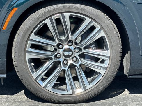 Certified 2026 Cadillac Vistiq Platinum w/ LPO, Floor Liner Package AWD/4WD image 44