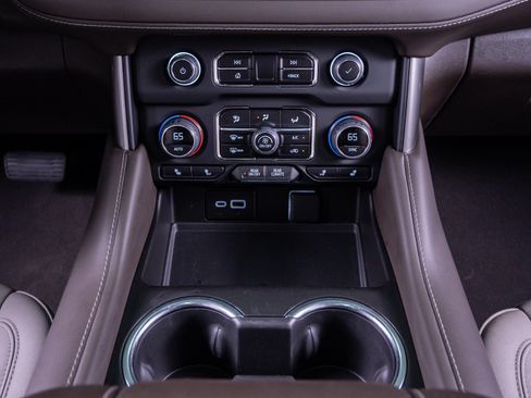 Used 2023 Chevrolet Tahoe LT w/ Luxury Package AWD/4WD image 30