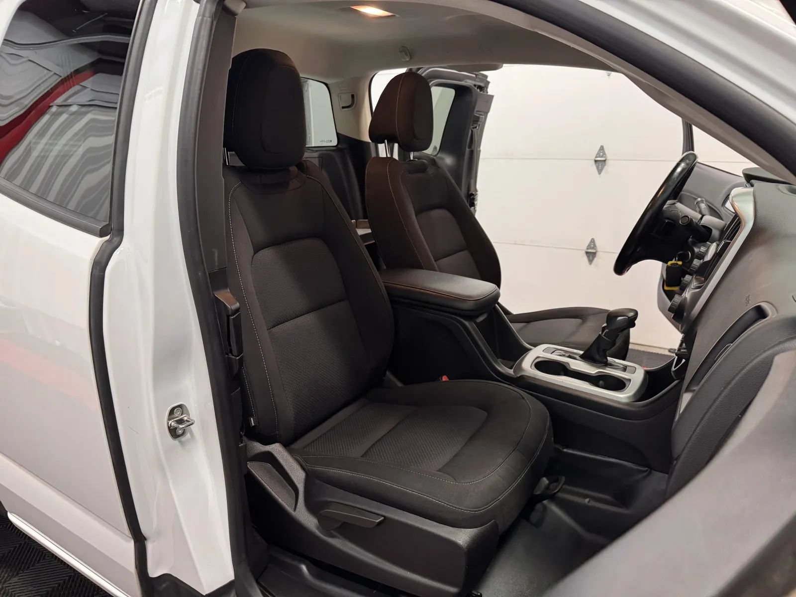 Used 2022 Chevrolet Colorado LT w/ Fleet Safety Package AWD/4WD image 42