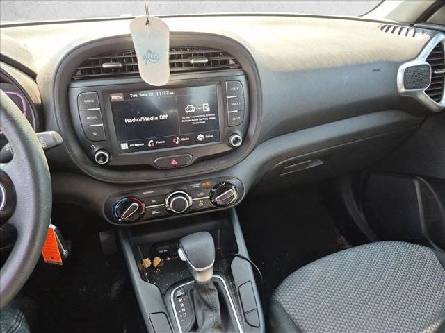 Used 2023 Kia Soul LX FWD image 12
