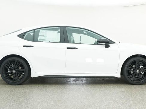 New 2026 Toyota Camry Hybrid FWD image 27