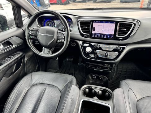 Used 2019 Chrysler Pacifica Touring-L Plus w/ Advanced Safetytec Group FWD image 18