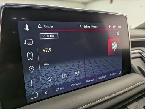 Used 2023 GMC Yukon SLT w/ SLT Luxury Package image 12