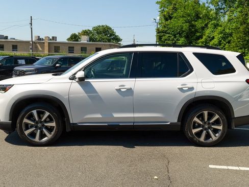 Used 2025 Honda Pilot Elite image 4
