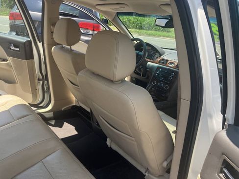 Used 2009 Ford Taurus Limited AWD/4WD image 25