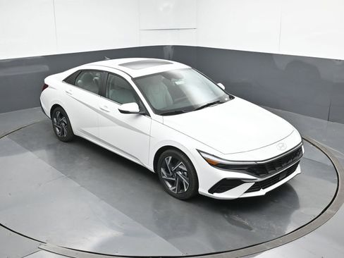 New 2026 Hyundai Elantra Limited FWD image 23