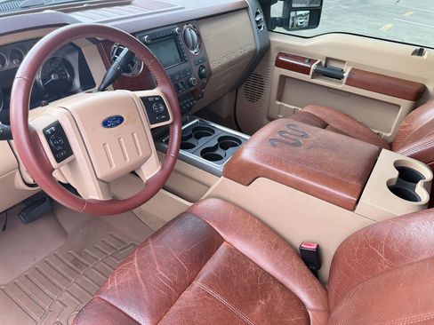 Used 2011 Ford F250 King Ranch w/ King Ranch w/Chrome Pkg image 4