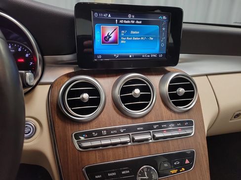 Used 2019 Mercedes-Benz C 300 4MATIC Sedan image 17