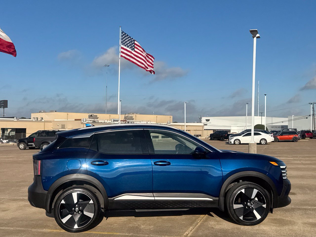 Certified 2025 Nissan Kicks SR FWD image 32