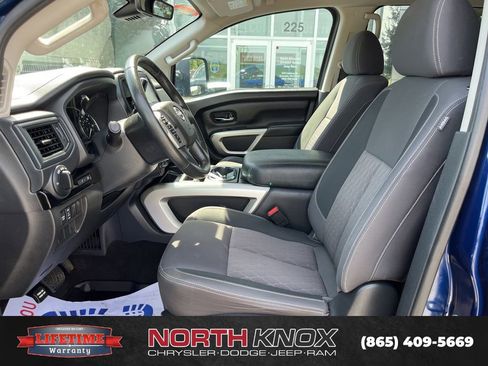 Used 2024 Nissan Titan SV w/ SV Convenience Package AWD/4WD image 2