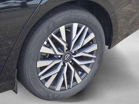 Used 2025 Nissan Altima 2.5 SV FWD image 23
