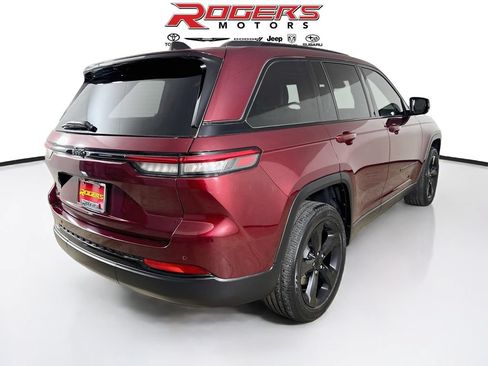 Used 2023 Jeep Grand Cherokee Altitude AWD/4WD image 8