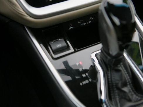 Used 2022 Subaru Outback Limited image 25