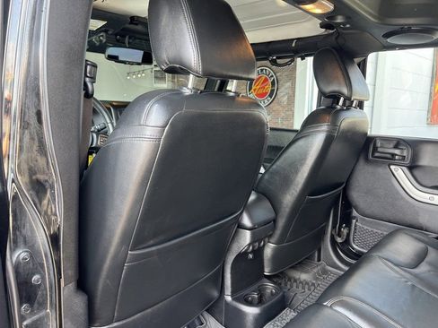 Used 2014 Jeep Wrangler Unlimited Sahara w/ Max Tow Package image 7