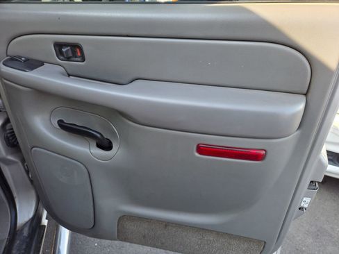 Used 2005 Chevrolet Avalanche LS w/ Onstar Plus Package image 11