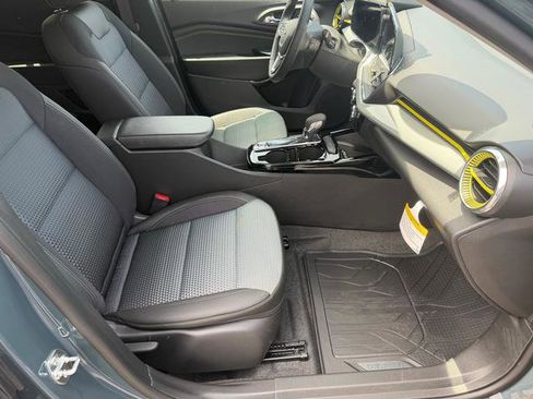 New 2026 Chevrolet Trax LT w/ Sunroof Package FWD image 13