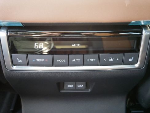 Used 2024 Lexus GX 550 w/ Cold Area Package AWD/4WD image 13