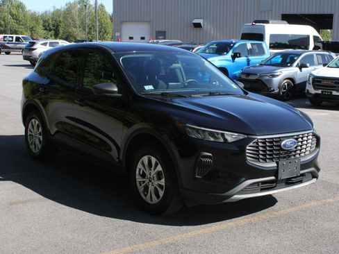 Used 2025 Ford Escape Active AWD/4WD image 3