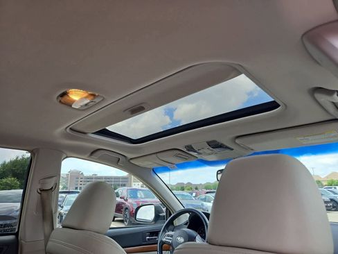Used 2014 Subaru Outback 2.5i Limited w/ Moonroof Package AWD/4WD image 21