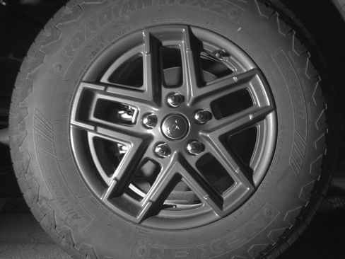 Used 2025 Jeep Wrangler Unlimited Sport AWD/4WD image 15