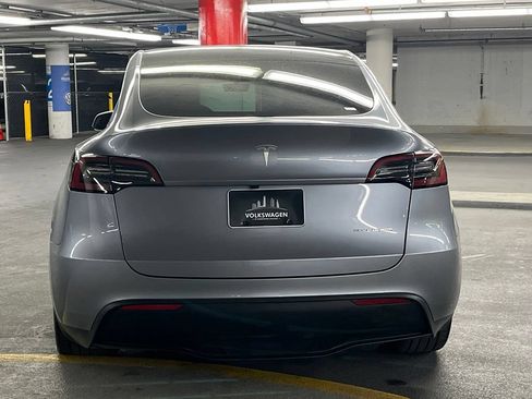 Used 2024 Tesla Model Y Long Range AWD/4WD image 30