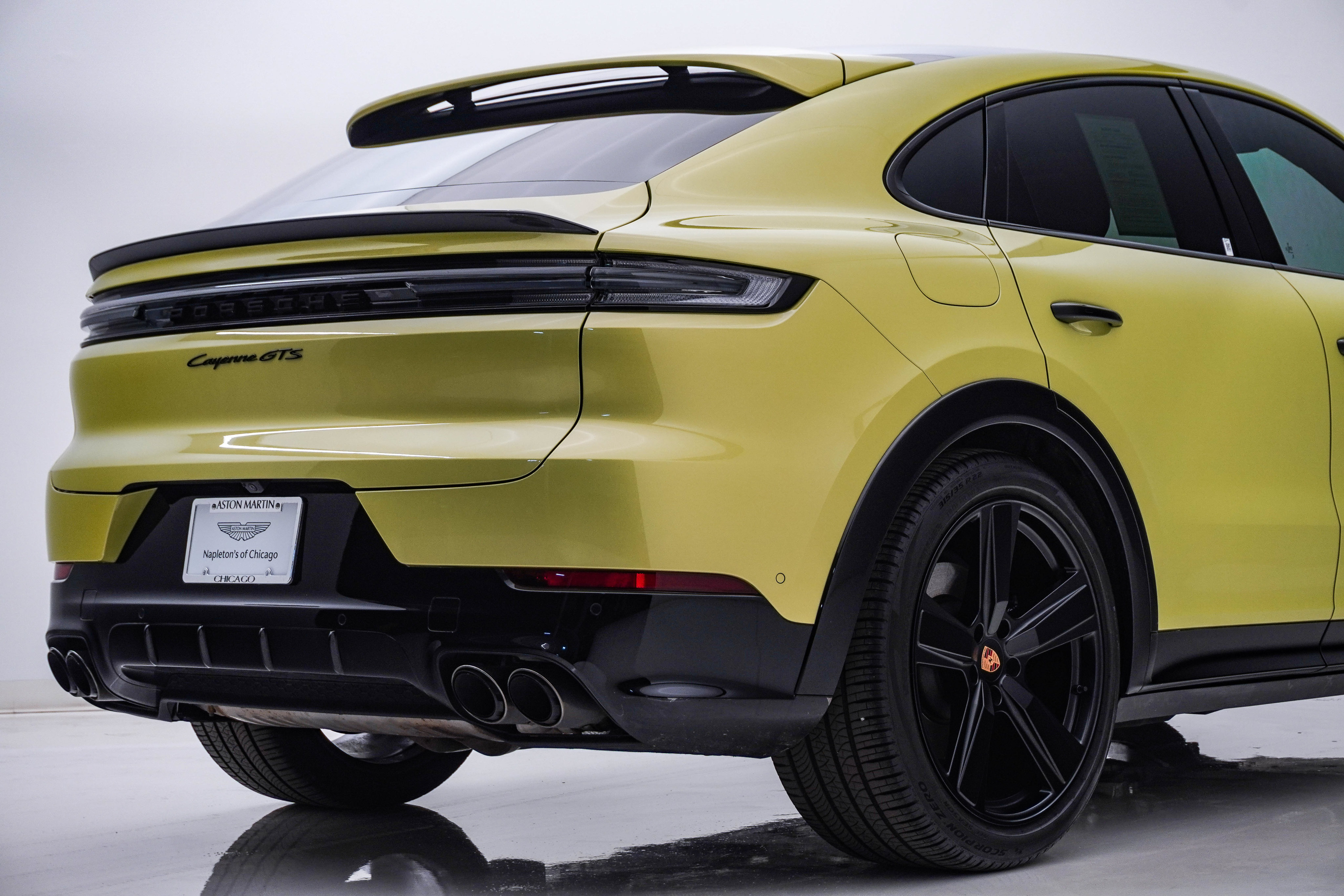 Used 2025 Porsche Cayenne GTS AWD/4WD image 12