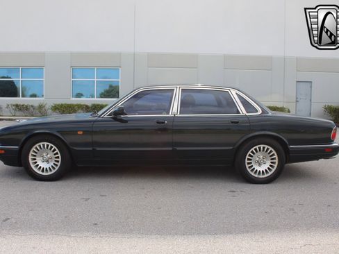 Used 1997 Jaguar XJ6 image 4