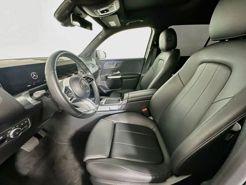 Used 2024 Mercedes-Benz GLB 250 w/ Exclusive Package image 13