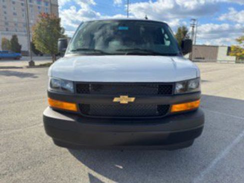 New 2025 Chevrolet Express 3500 LS image 3