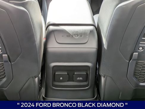 Used 2024 Ford Bronco Black Diamond image 29