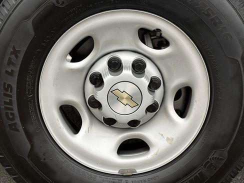 Used 2025 Chevrolet Express 2500 Extended RWD image 7